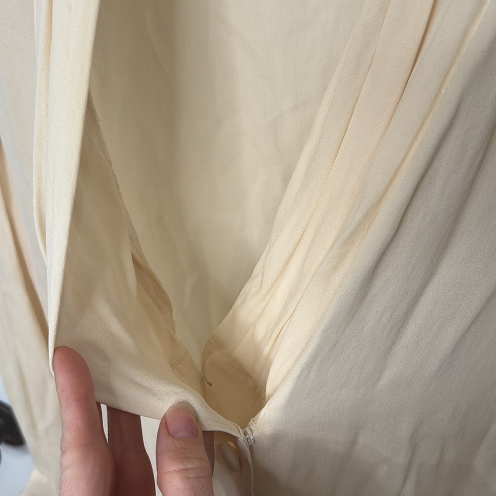 HENRI BENDEL NEW YORK VINTAGE 100% SILK CREAM BLOUSE 8 - Picture 12 of 12